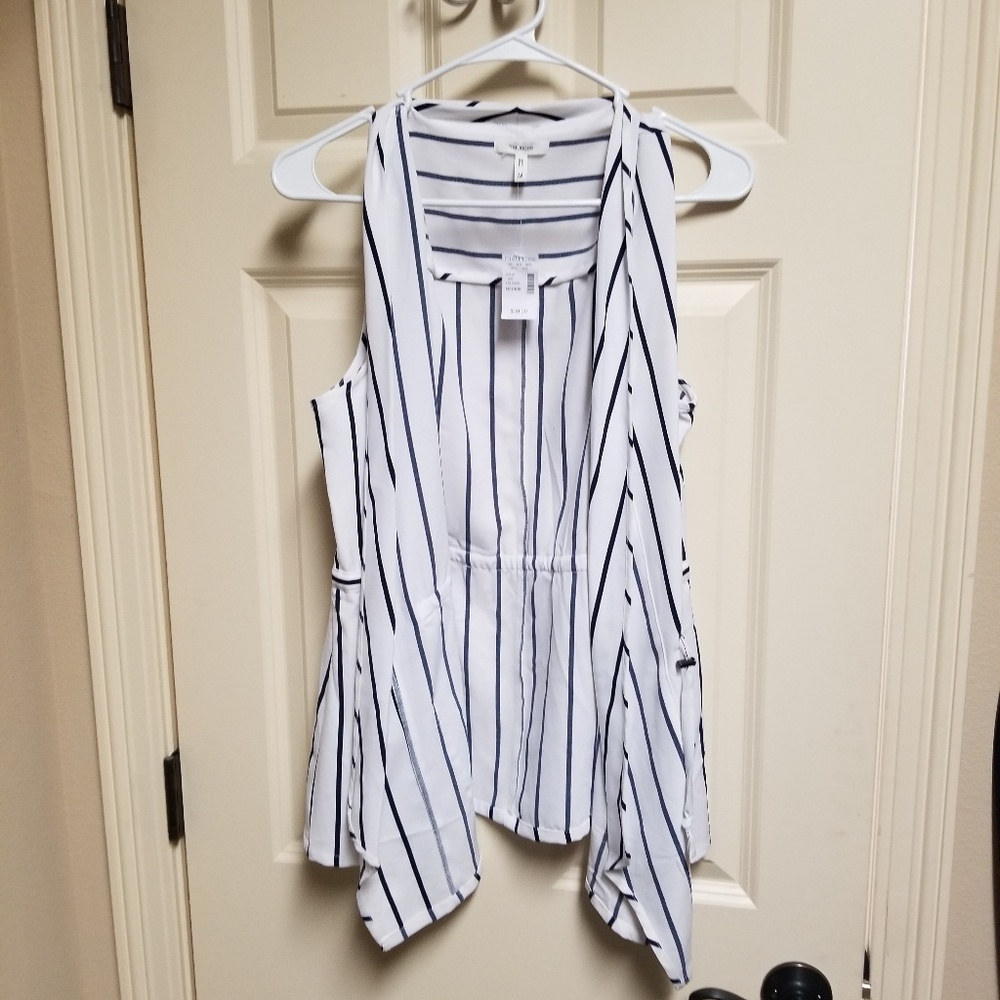 Maurices navy and white vest. Size medium.